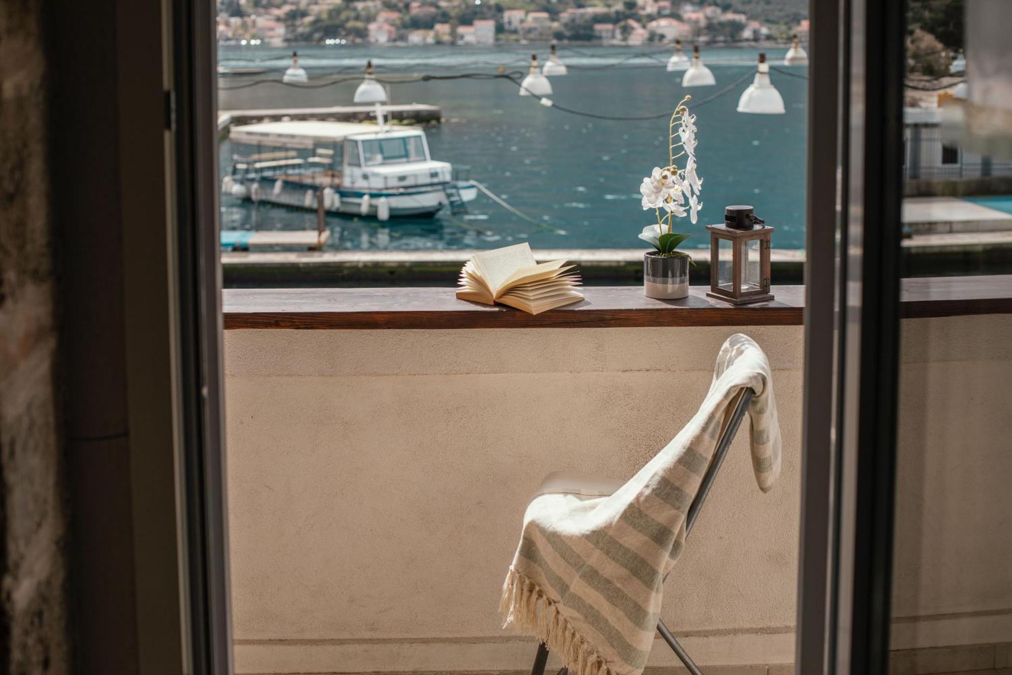 Step To Kotor Bay Guesthouse Eksteriør billede